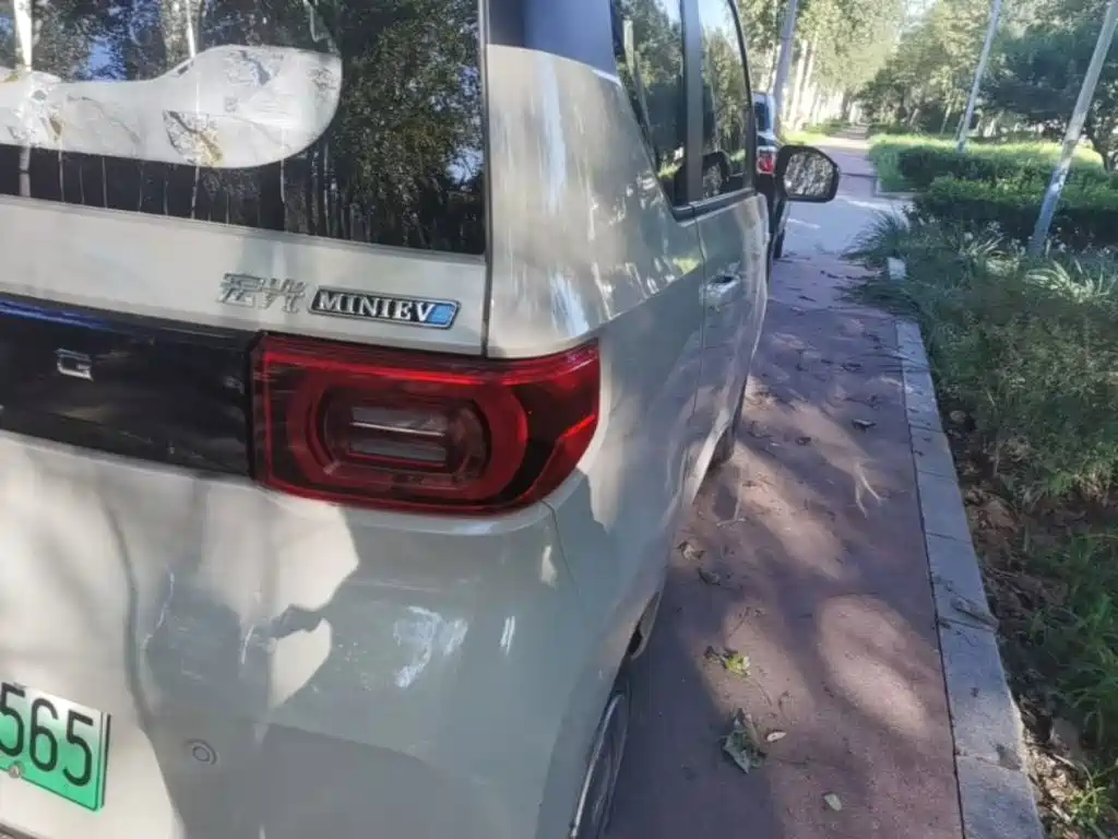 Wuling MINIEV — миниатюра 8