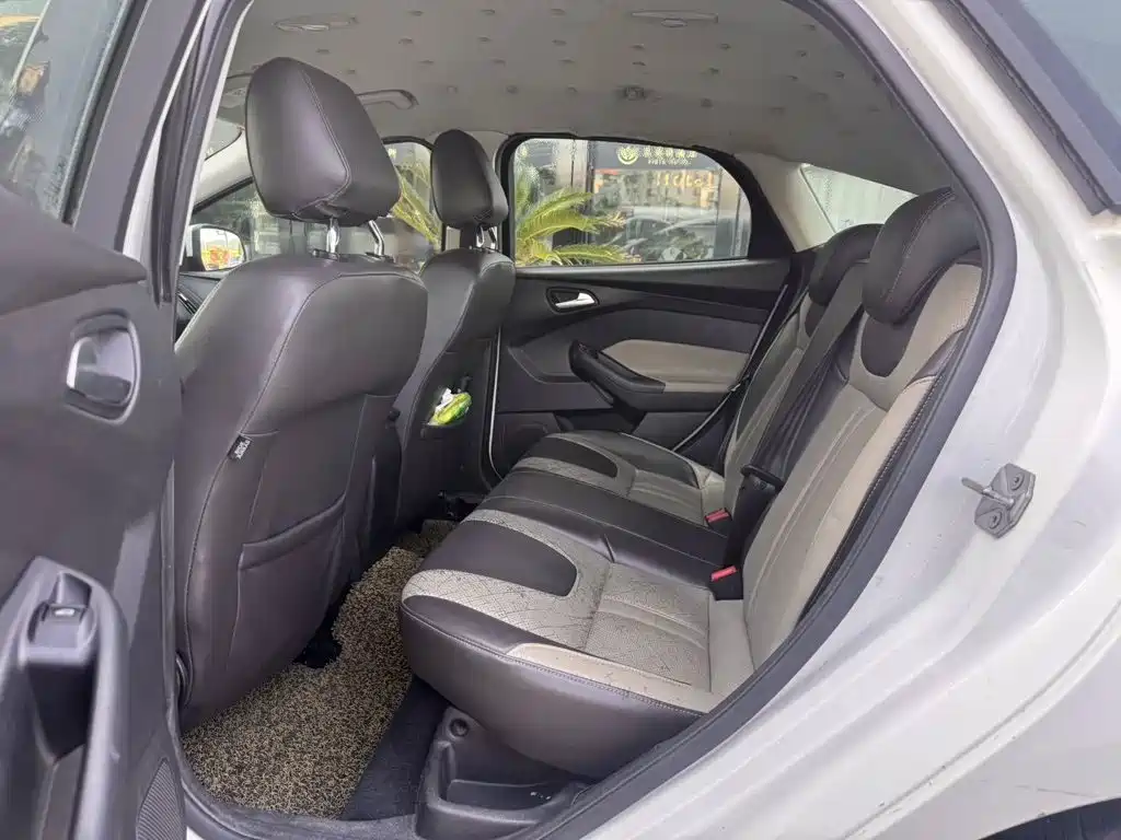 Ford Focus — миниатюра 8
