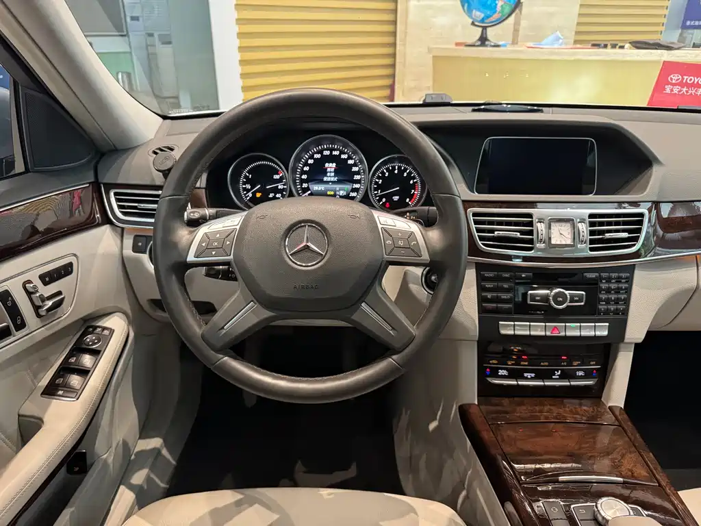 Mercedes-Benz E-Class — миниатюра 16