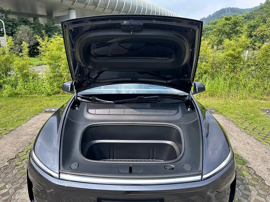 Tesla Model Y — миниатюра 21