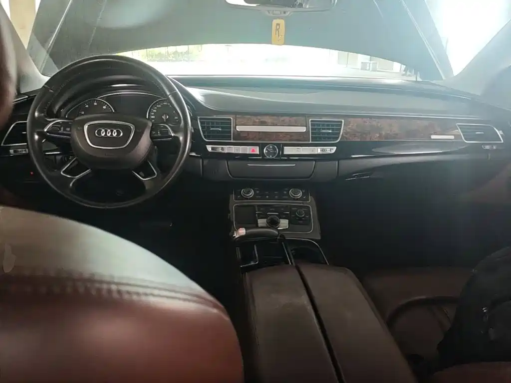 Audi A8 — миниатюра 10