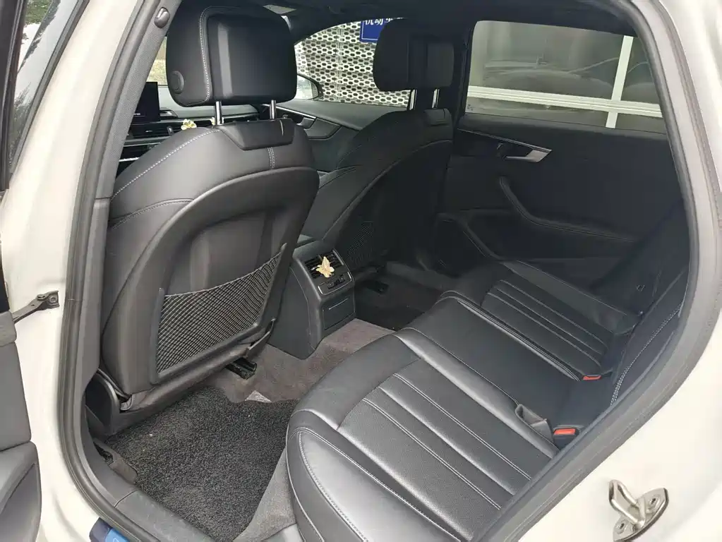 Audi A4L 2023 40 TFSI Luxury