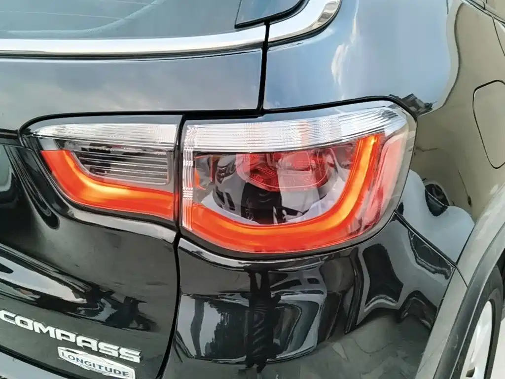 Jeep Compass — миниатюра 8