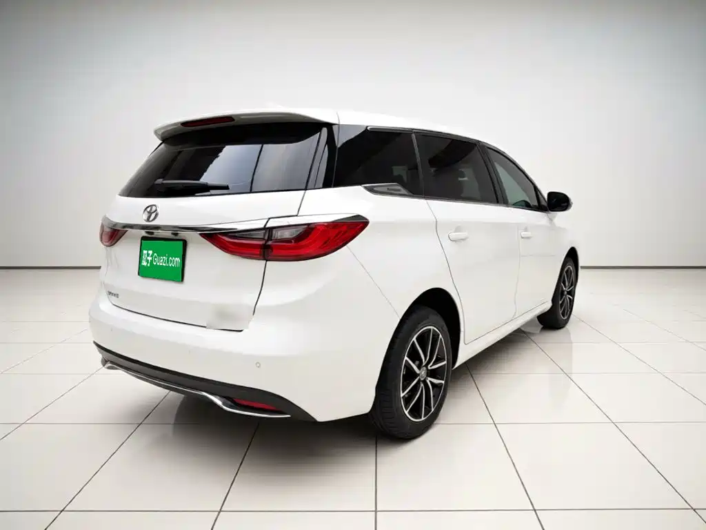BYD MAX — миниатюра 4
