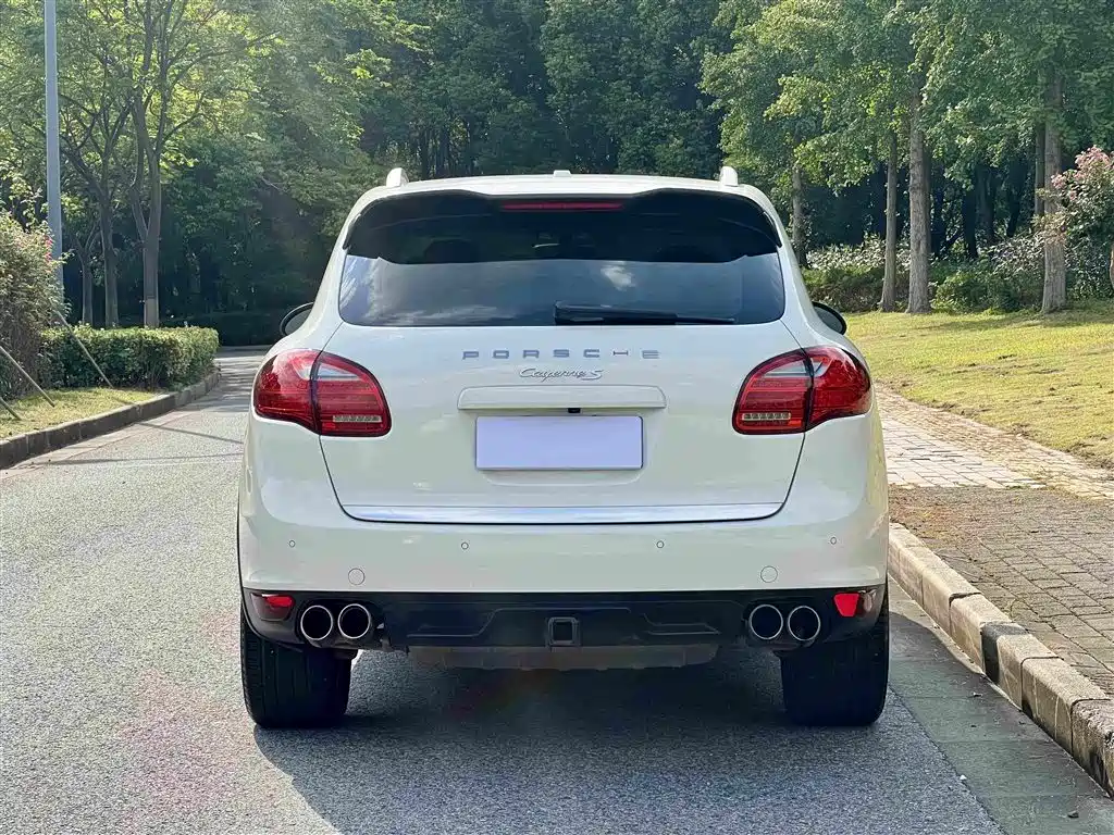 Porsche Cayenne — миниатюра 5