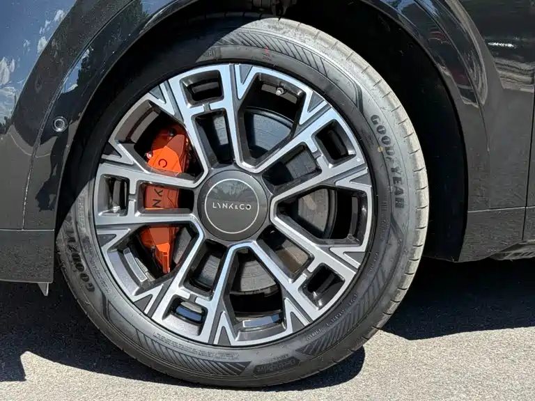 Lynk & Co Рука 900. — миниатюра 32