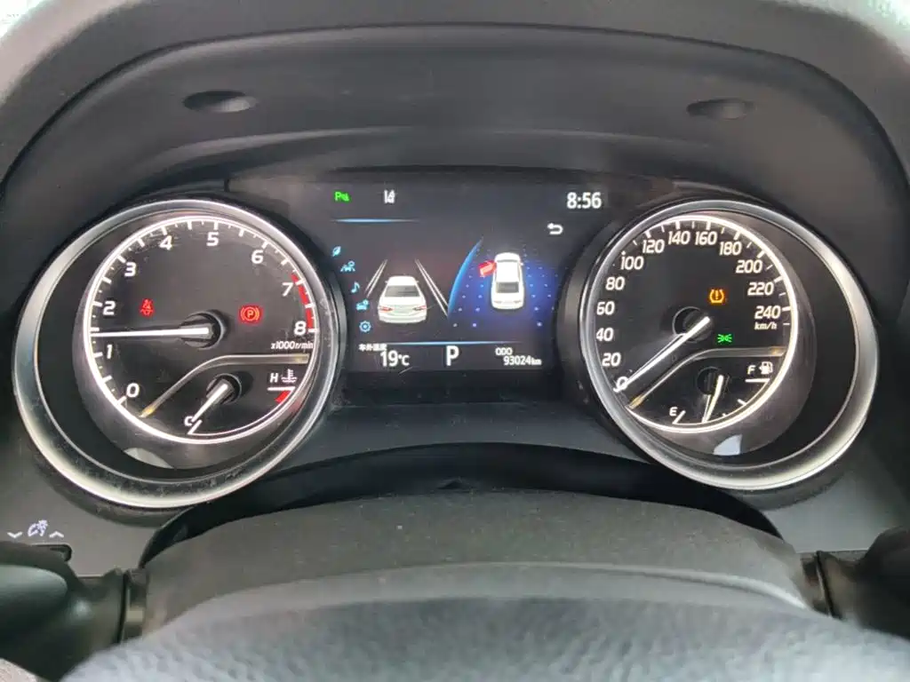 Toyota Camry — миниатюра 12