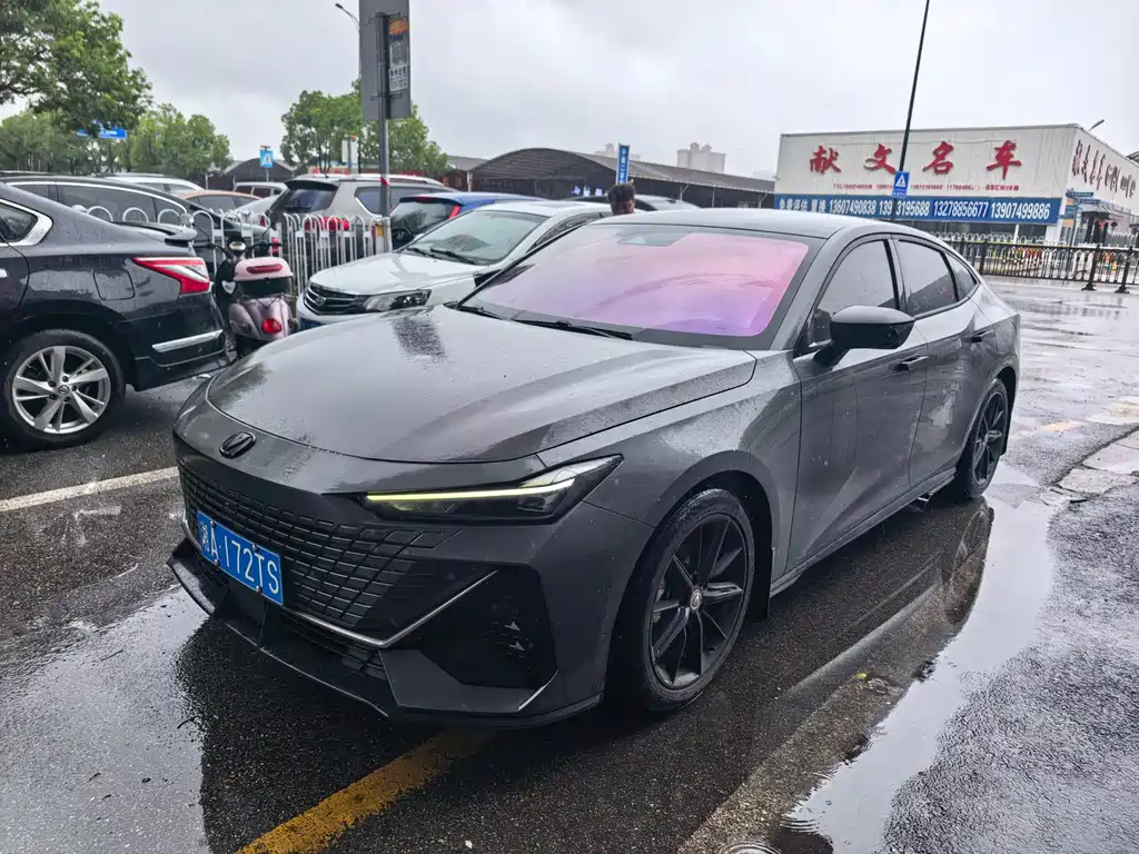 2023 Changan UNI-V - zdjęcie 1 z 9
