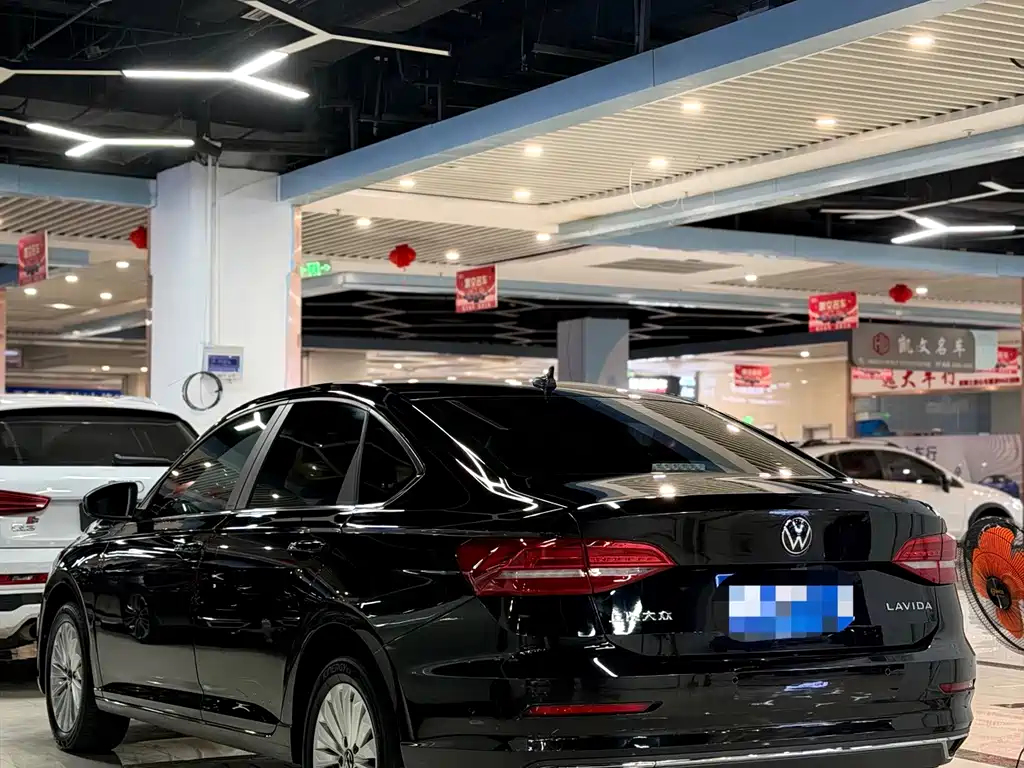 Volkswagen Lavida — миниатюра 2
