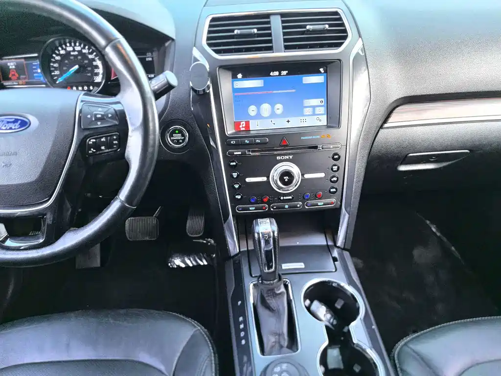 Ford Explorer (Import) — миниатюра 10
