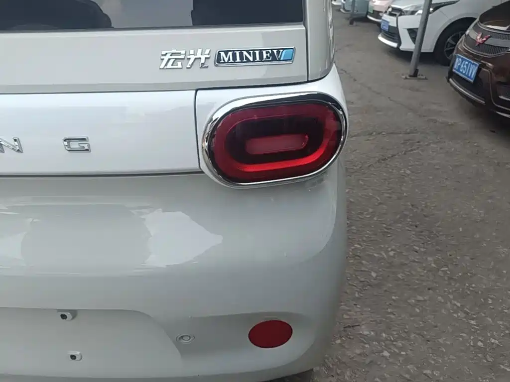 Wuling MINIEV — миниатюра 8