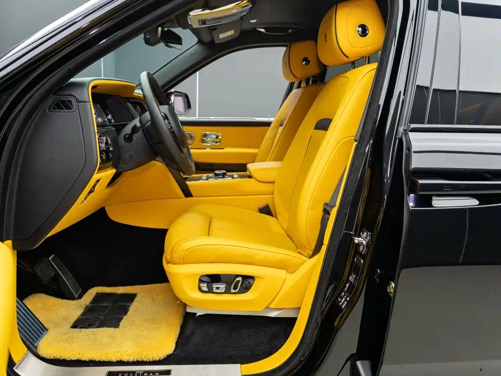 Rolls-Royce Cullinan — миниатюра 11