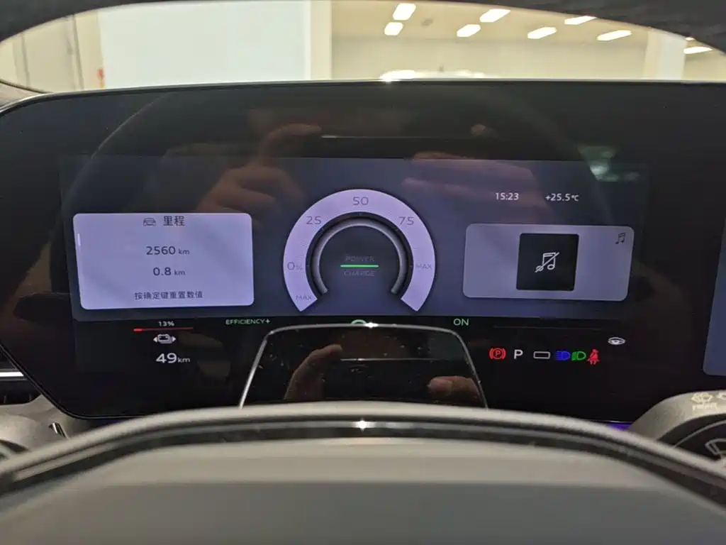 Audi Q6L e-tron — миниатюра 12