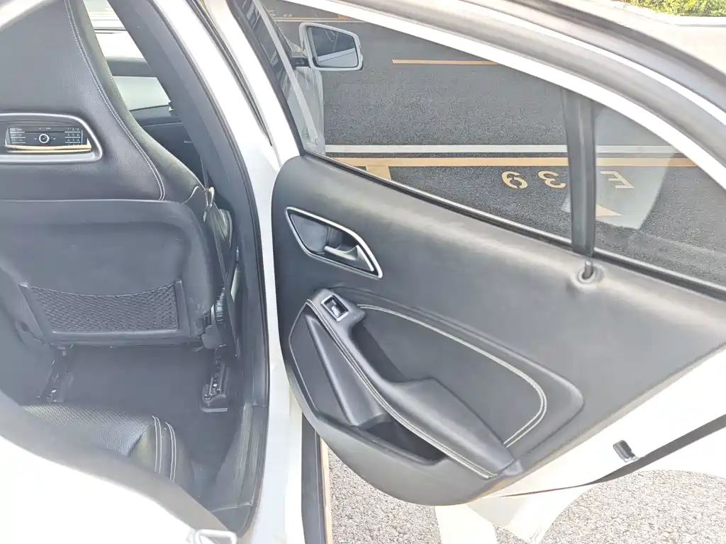 Mercedes-Benz GLA — миниатюра 18
