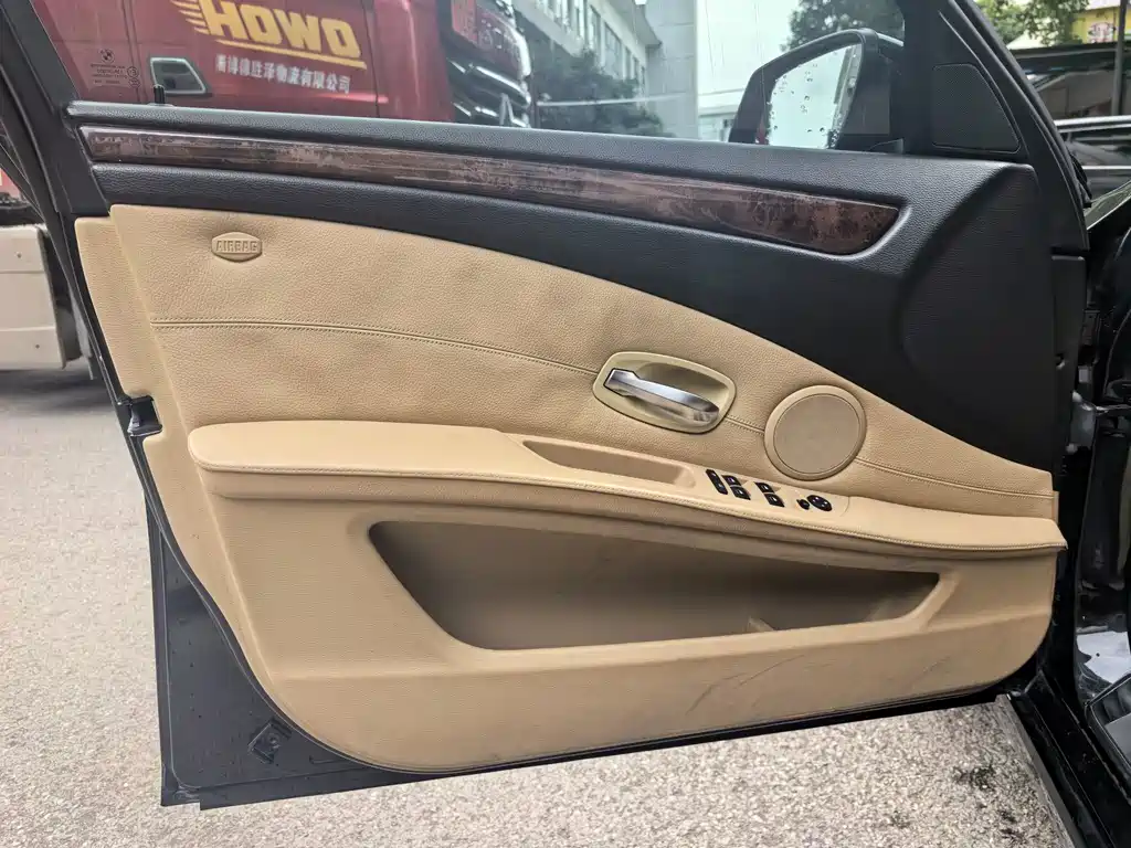 BMW 5 Series — миниатюра 15