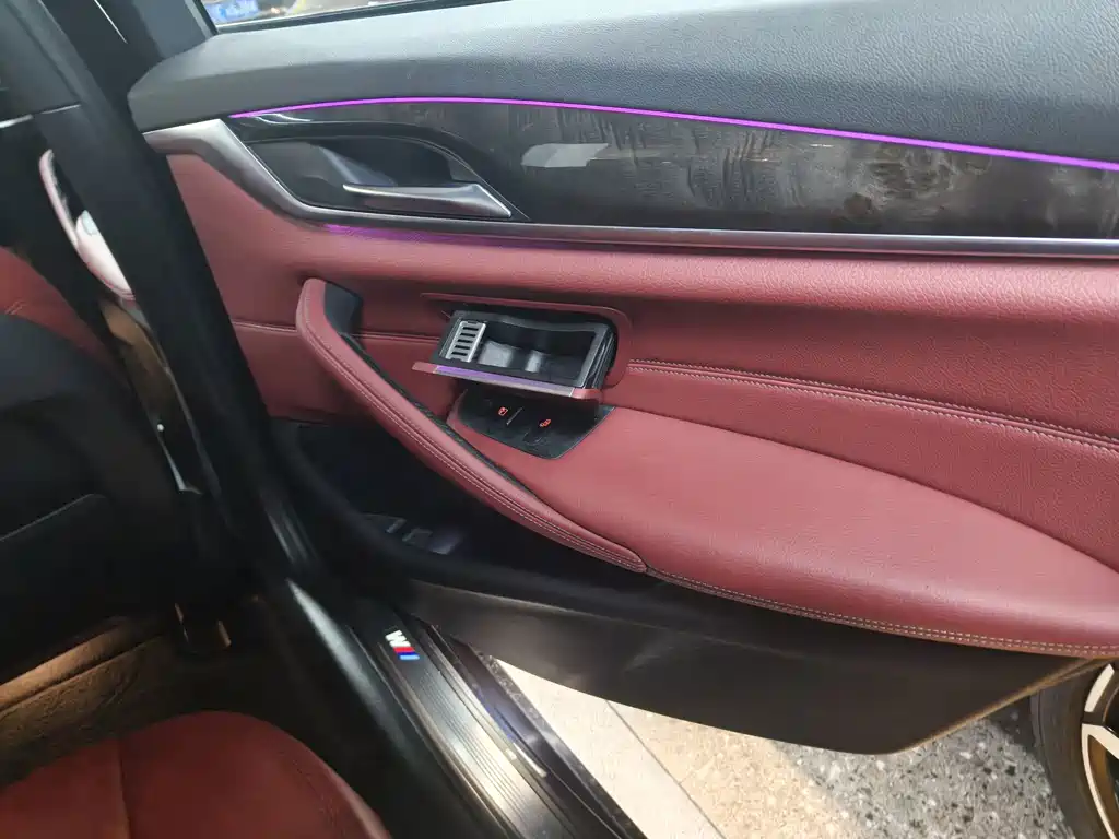 BMW 5 Series — миниатюра 11