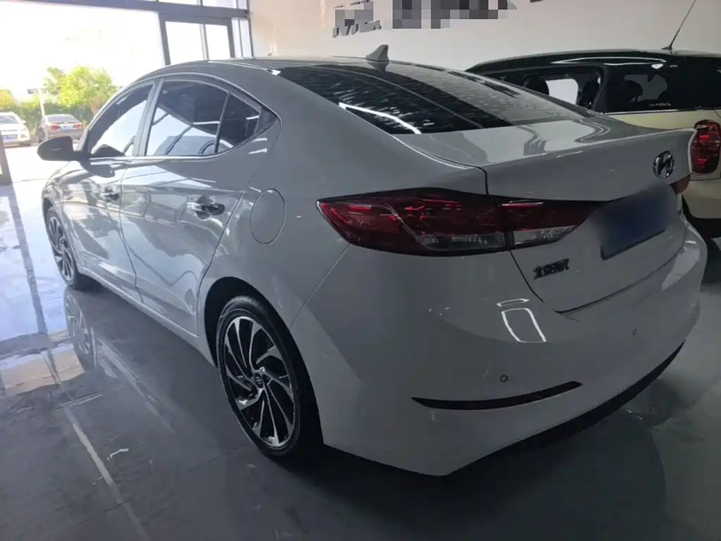 Hyundai Elantra — миниатюра 5