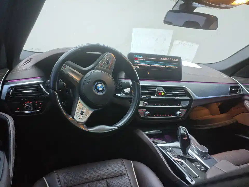BMW 5 Series New Energy — миниатюра 5