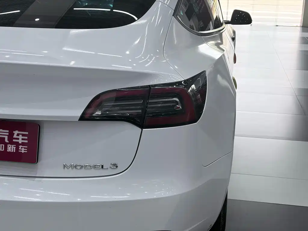 Tesla Model 3 — миниатюра 8