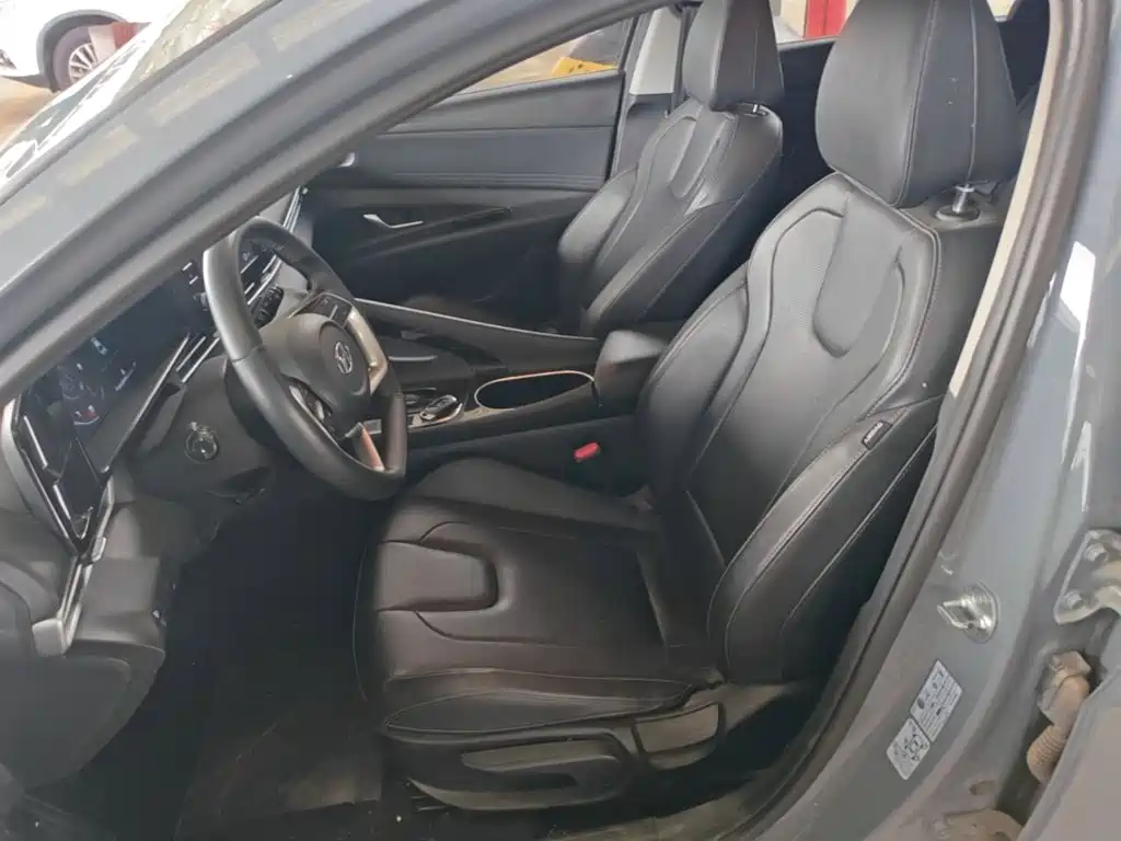 Hyundai Elantra — миниатюра 15