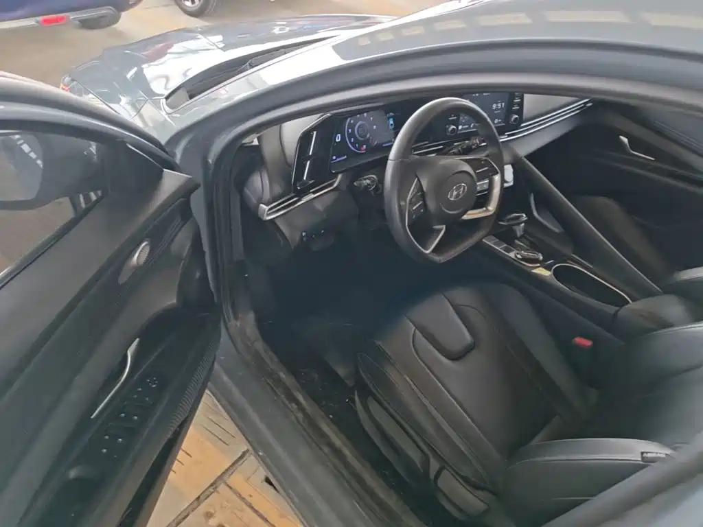 Hyundai Elantra — миниатюра 16