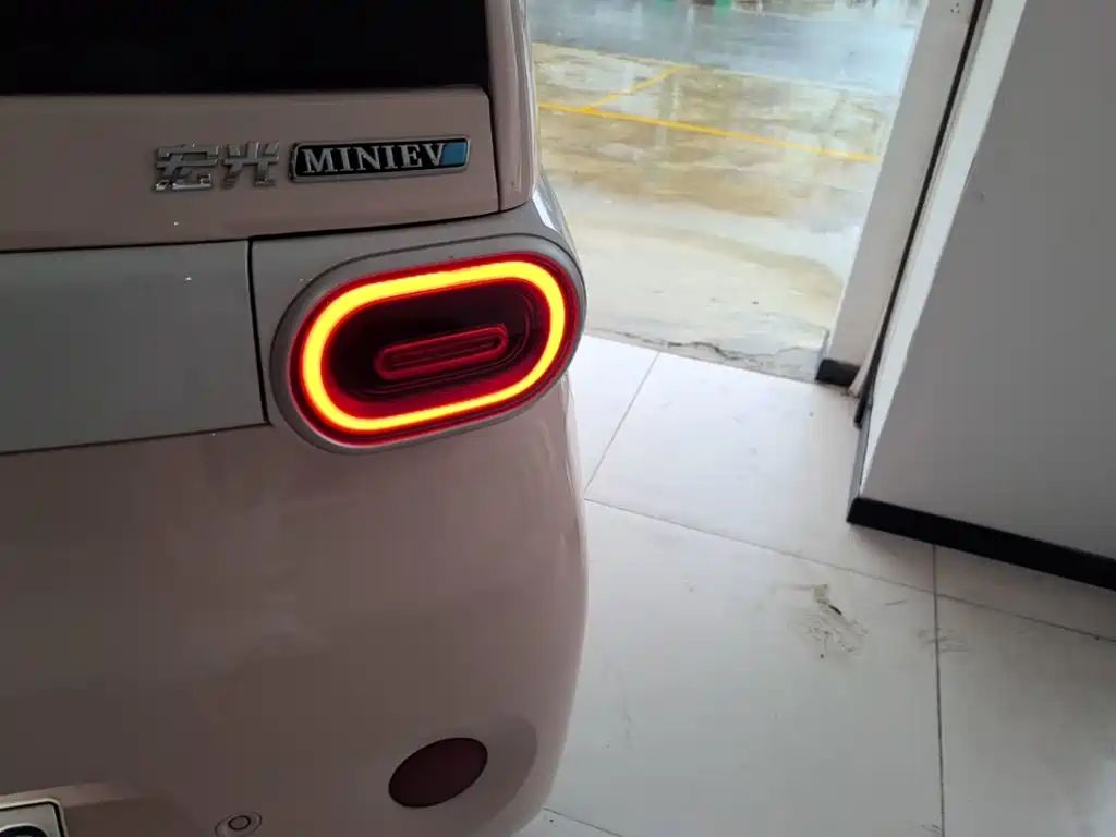 Wuling MINIEV — миниатюра 8