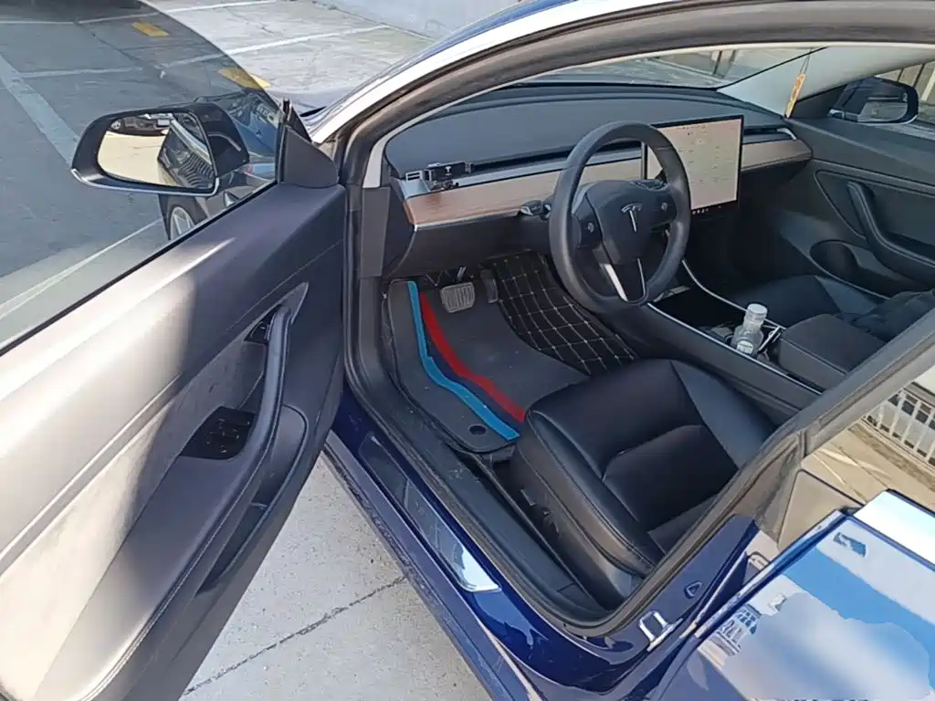Tesla Model 3 — миниатюра 16