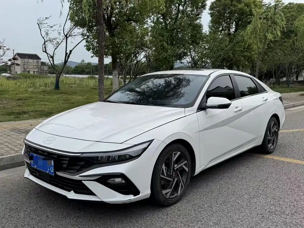 Купить Hyundai Elantra