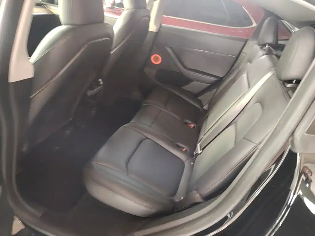 Tesla Model Y — миниатюра 17