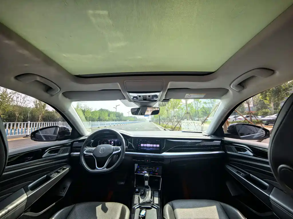Volkswagen Passat 2022 330TSI Luxury