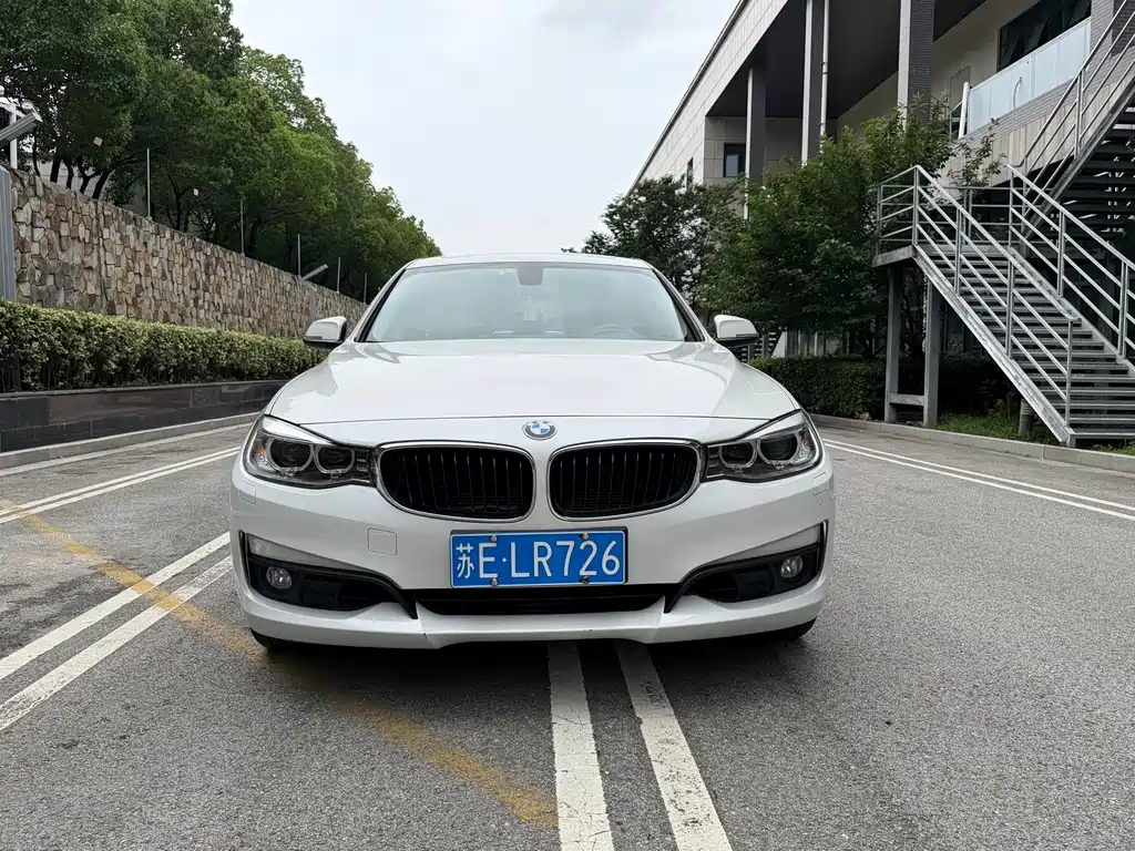 BMW 3 Series GT 3 GT 2014 320i Lead