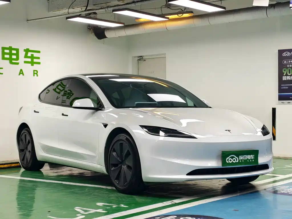 Tesla Model 3 — миниатюра 5