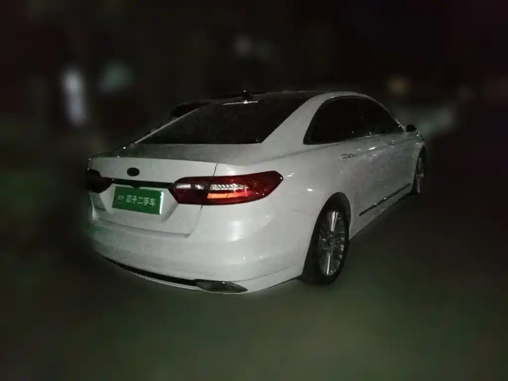 Ford Taurus — миниатюра 4