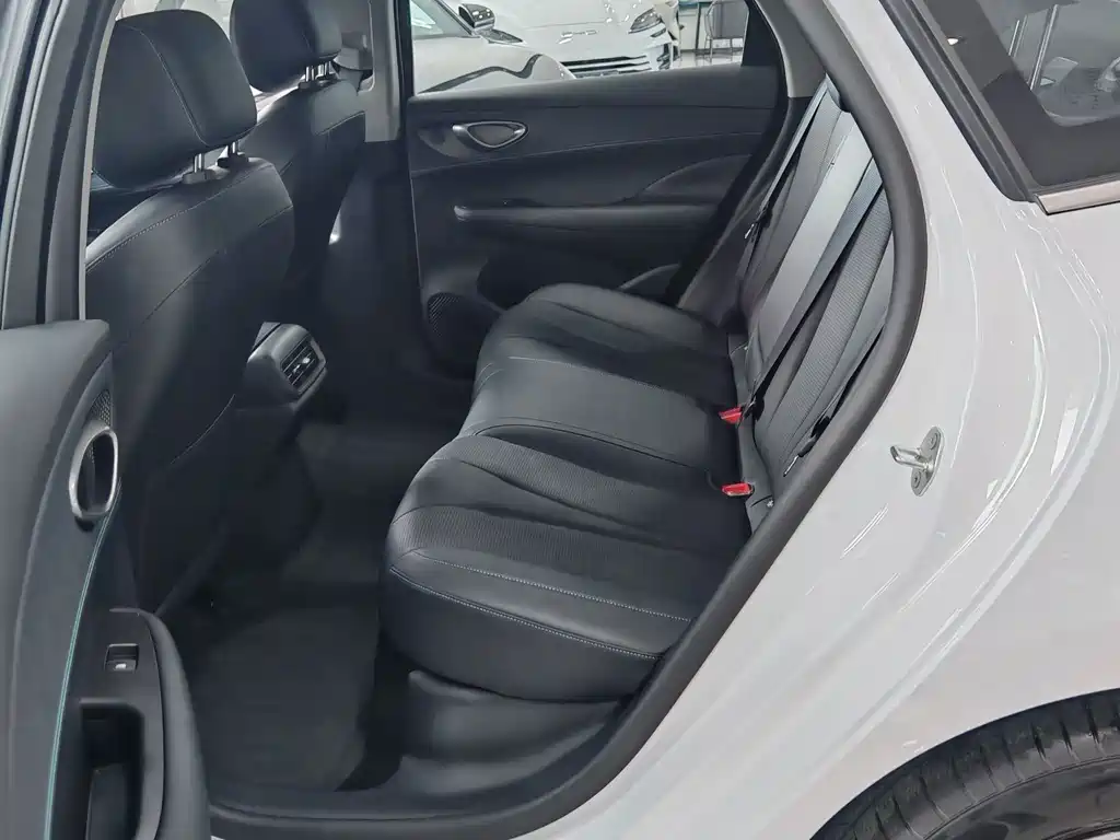 BYD Seal 05 DM-i — миниатюра 10