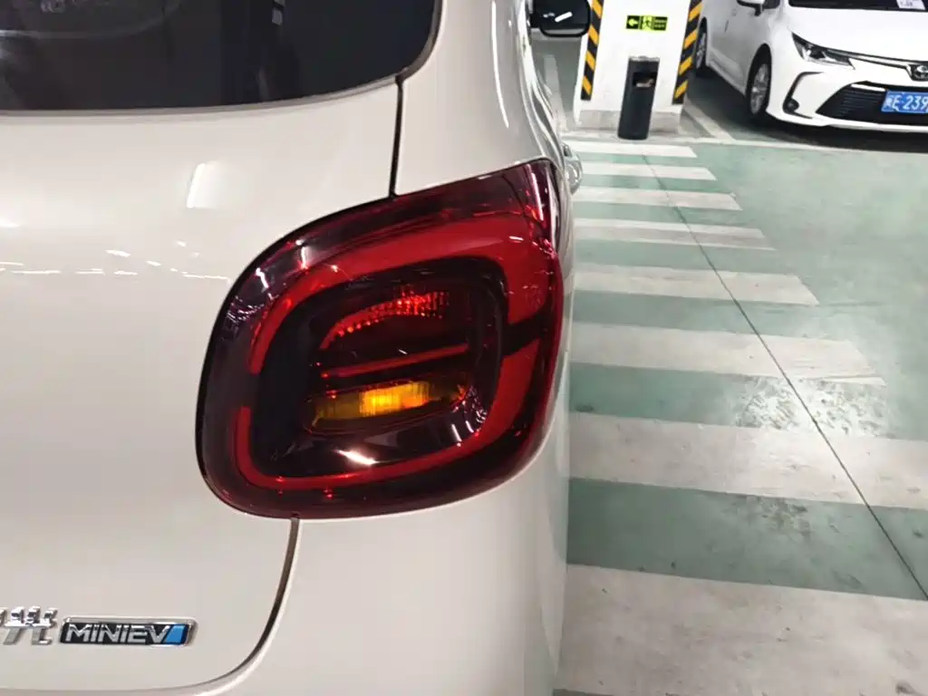Wuling MINIEV — миниатюра 8