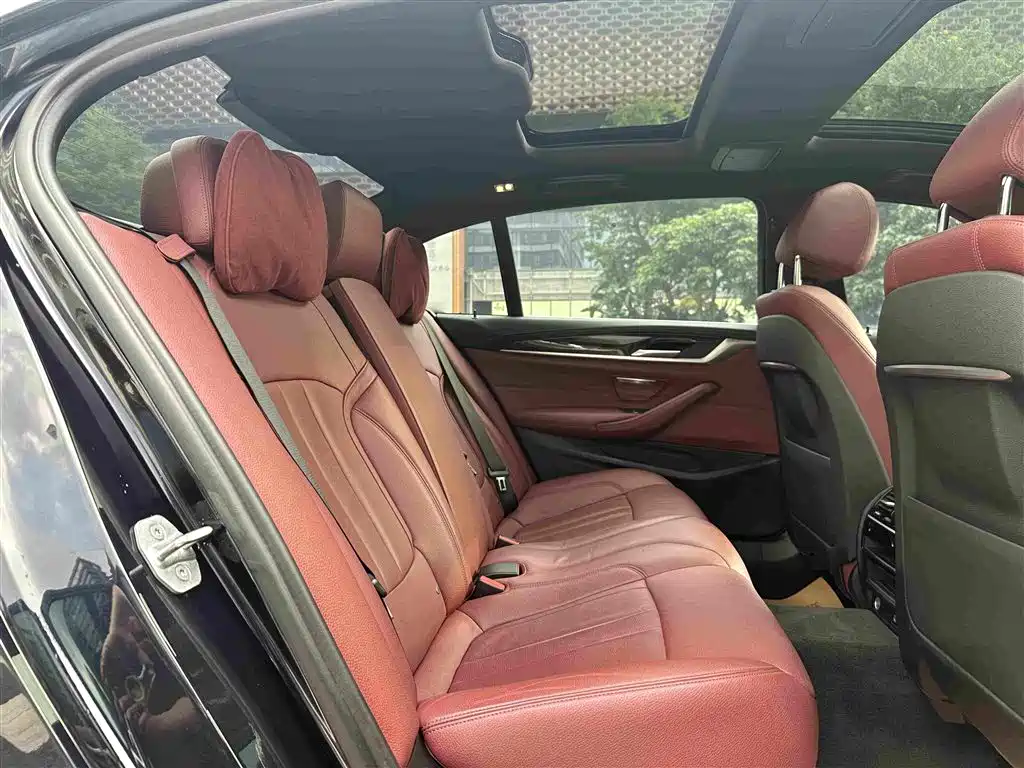 BMW 5 Series — миниатюра 19