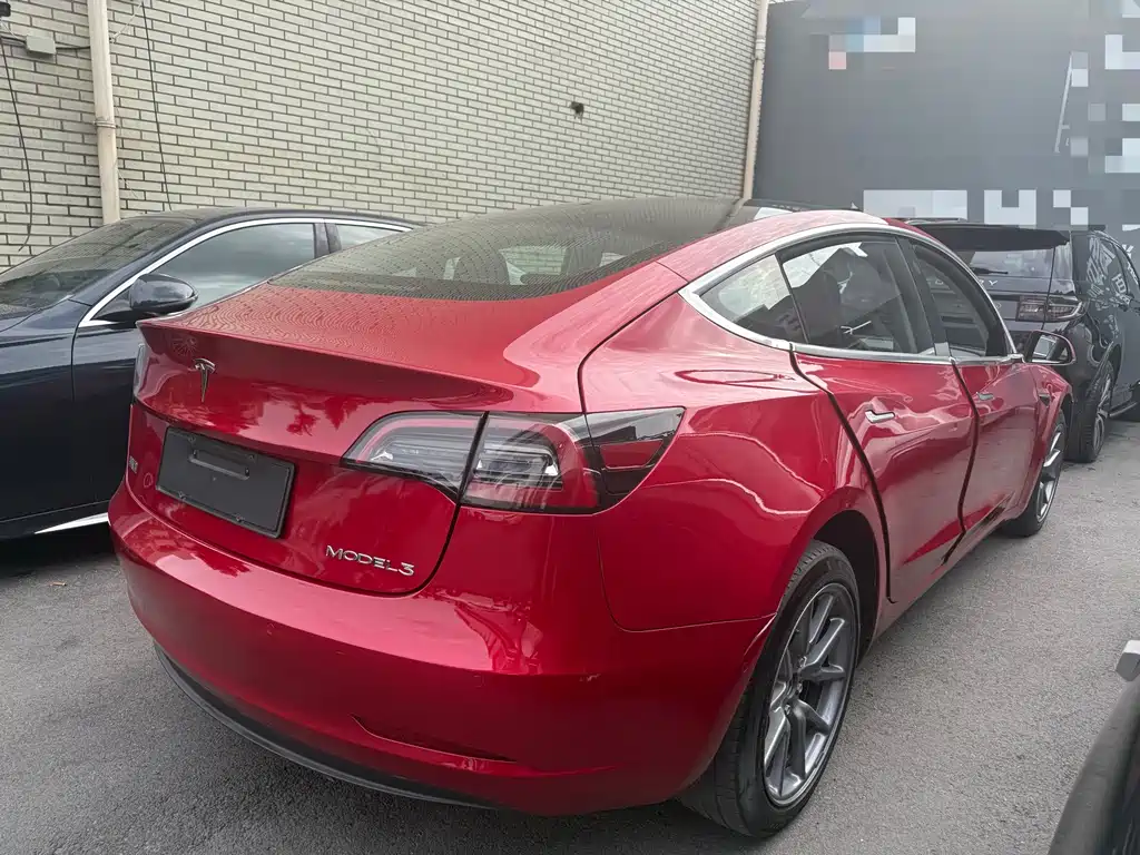 Tesla Model 3 — миниатюра 7