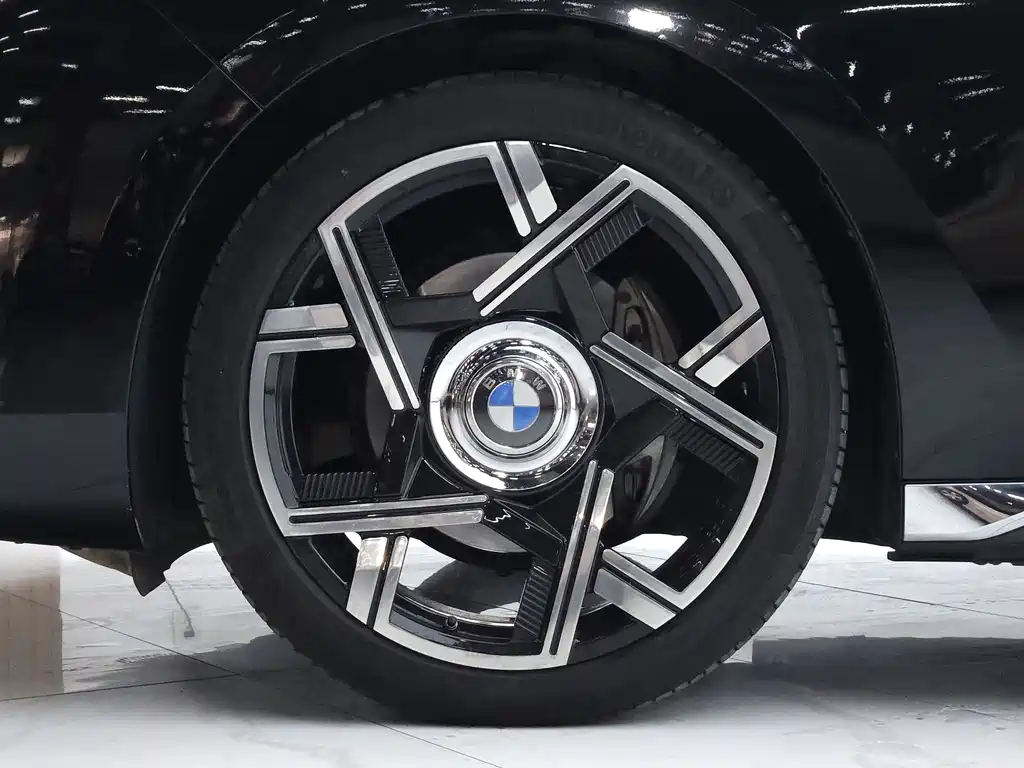 BMW 7 Series — миниатюра 22