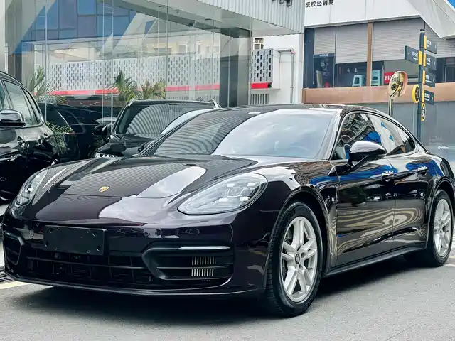 PORSCHE PANAMERA
