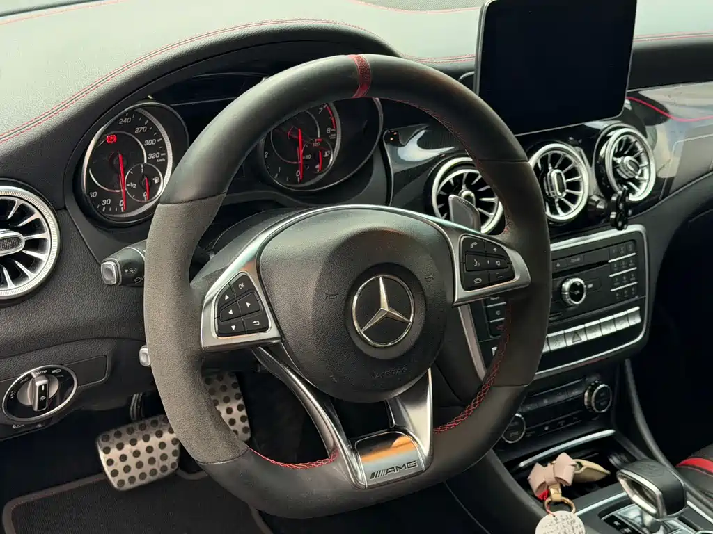 Mercedes-Benz CLA AMG — миниатюра 12
