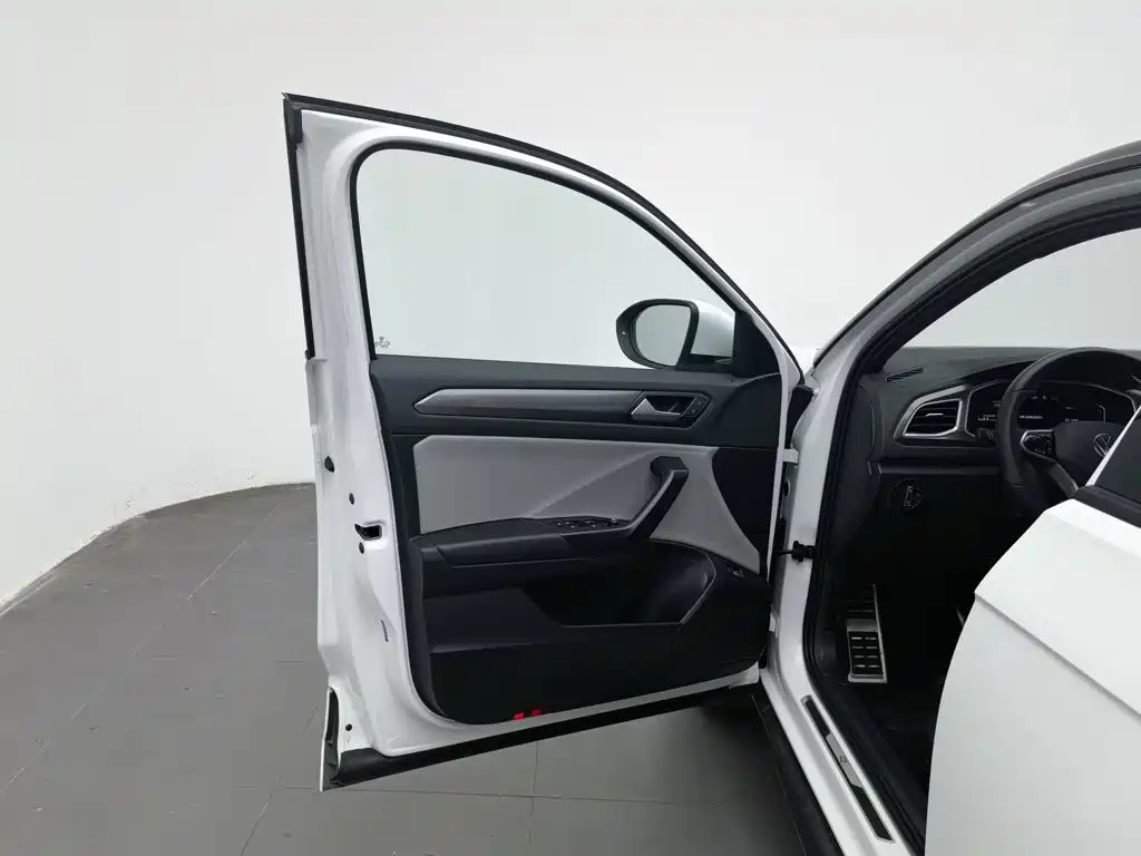 Volkswagen T-Roc — миниатюра 8