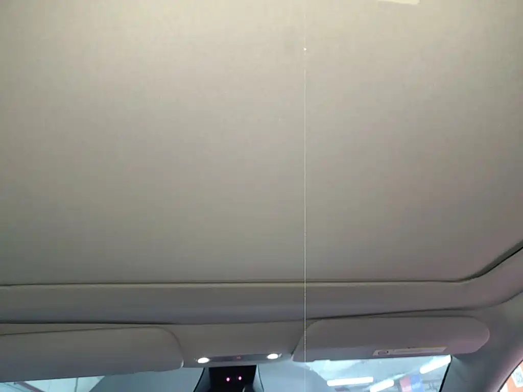 Tesla Model Y — миниатюра 18