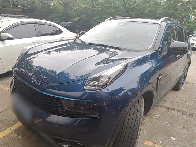 2018 Lynk & Co 01