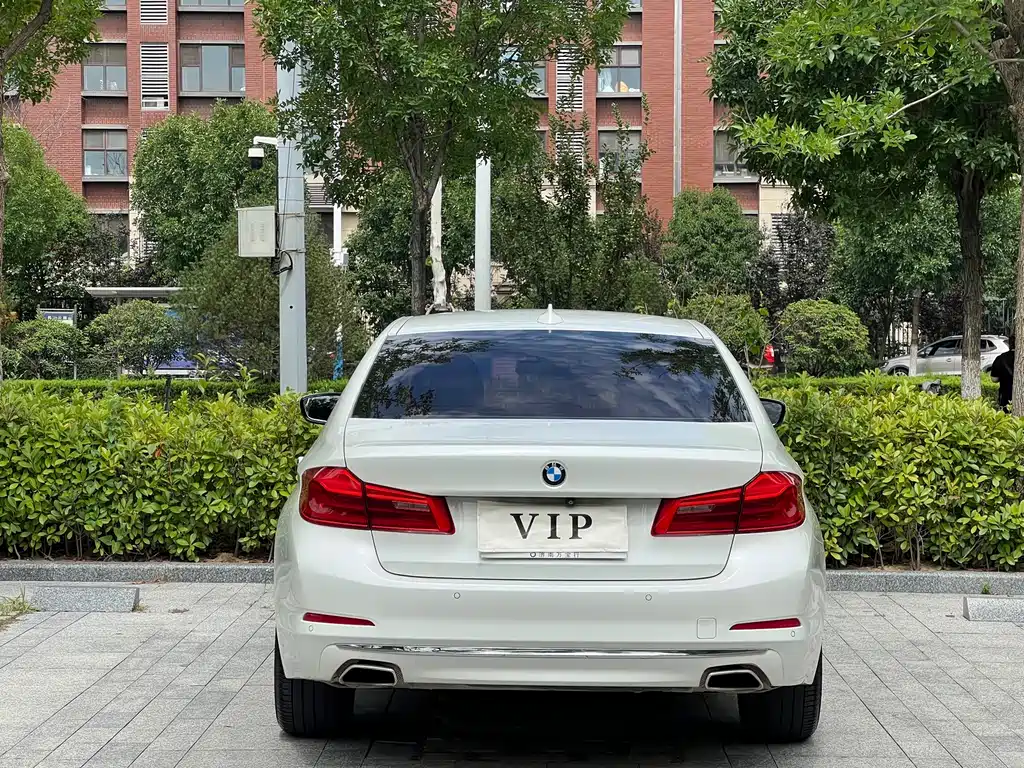 BMW 5 Series — миниатюра 5