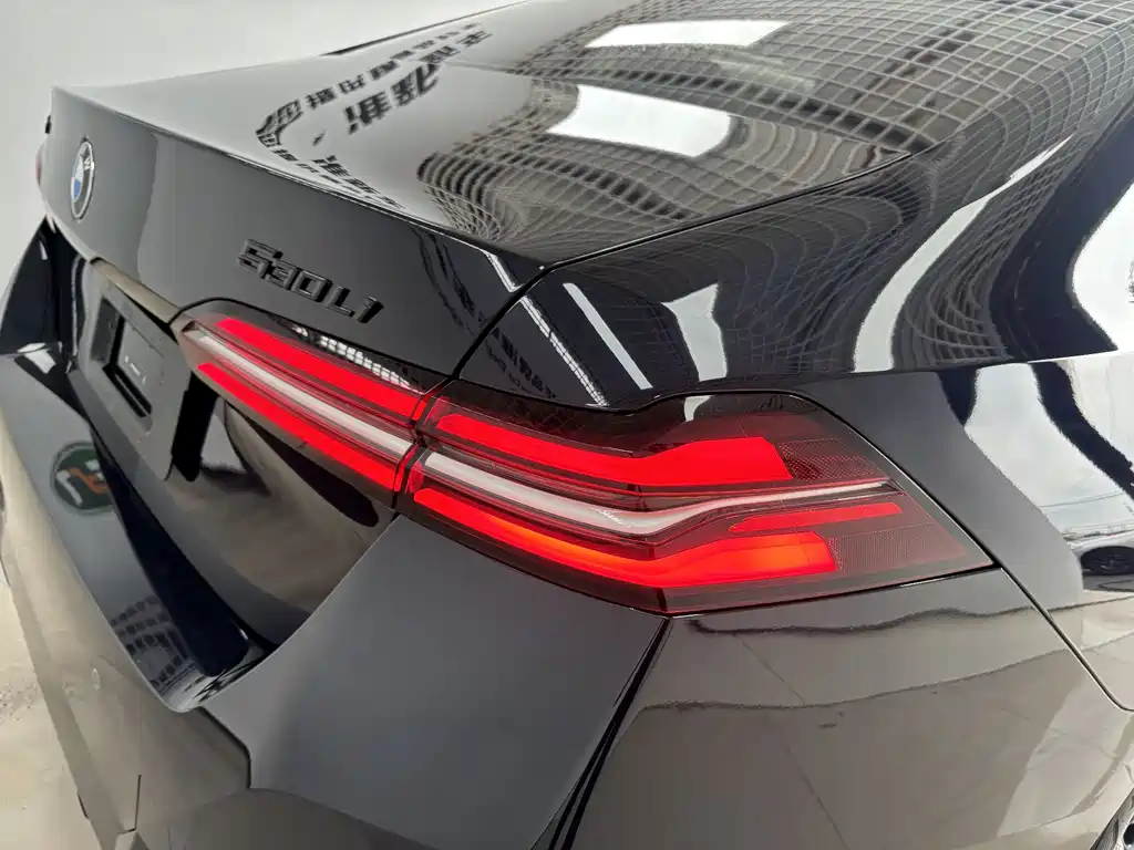 BMW 5 Series — миниатюра 9