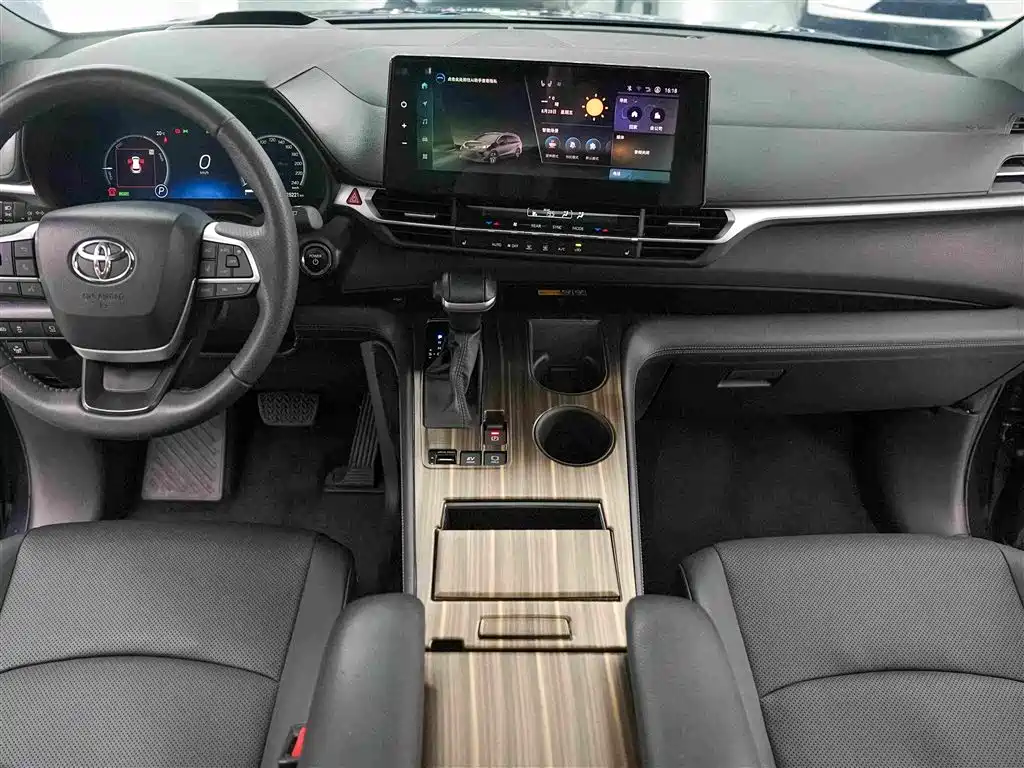 Toyota Granvia — миниатюра 10