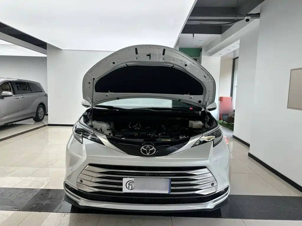Toyota Sienna — миниатюра 16