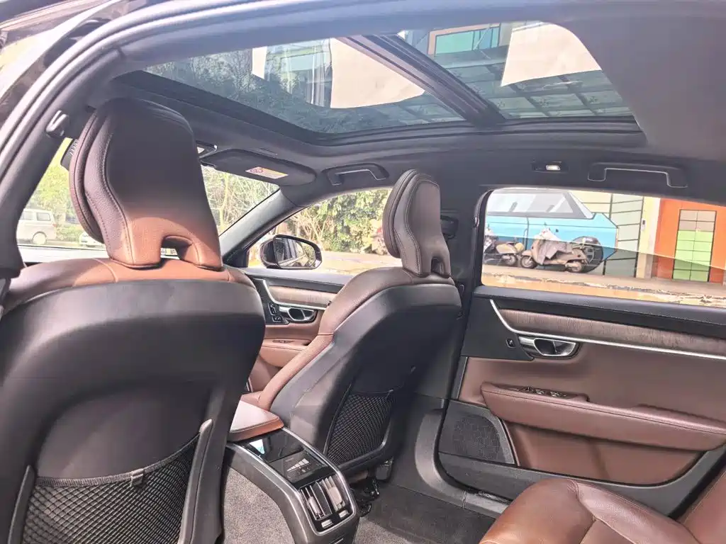 Volvo S90 — миниатюра 8
