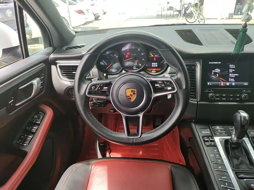 Porsche Macan — миниатюра 11