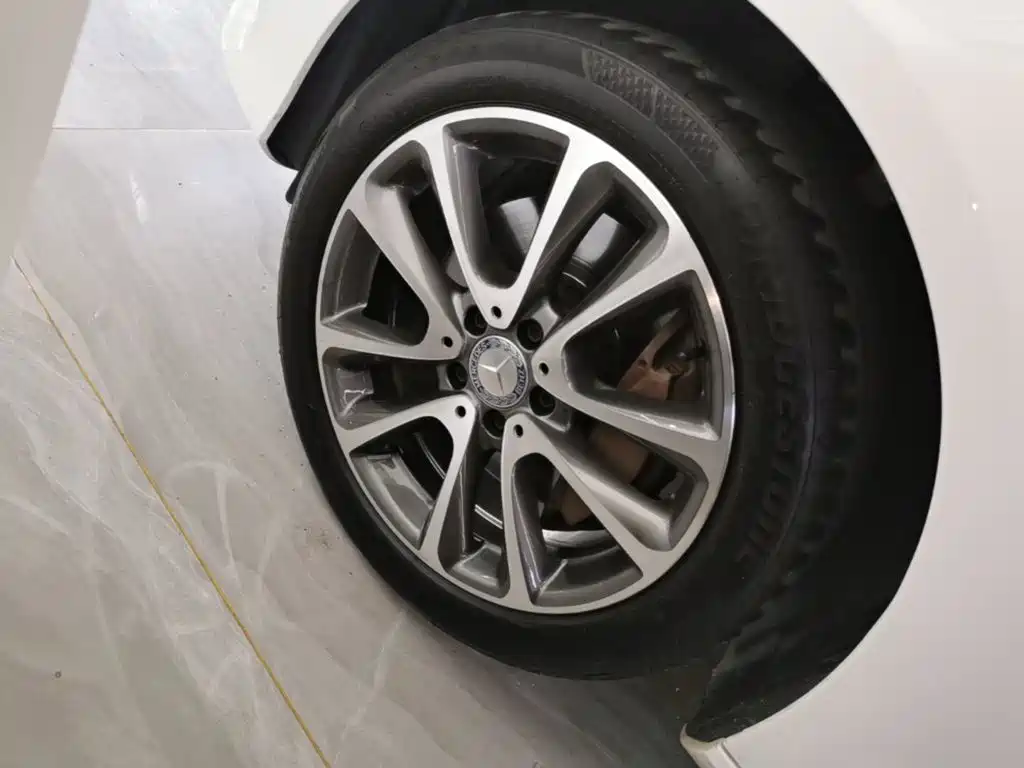 Mercedes-Benz E-Class — миниатюра 23